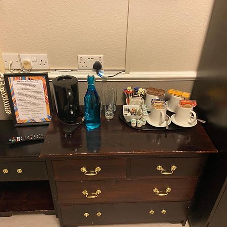 The Swan Inn Pub ايزلورث المظهر الخارجي الصورة
