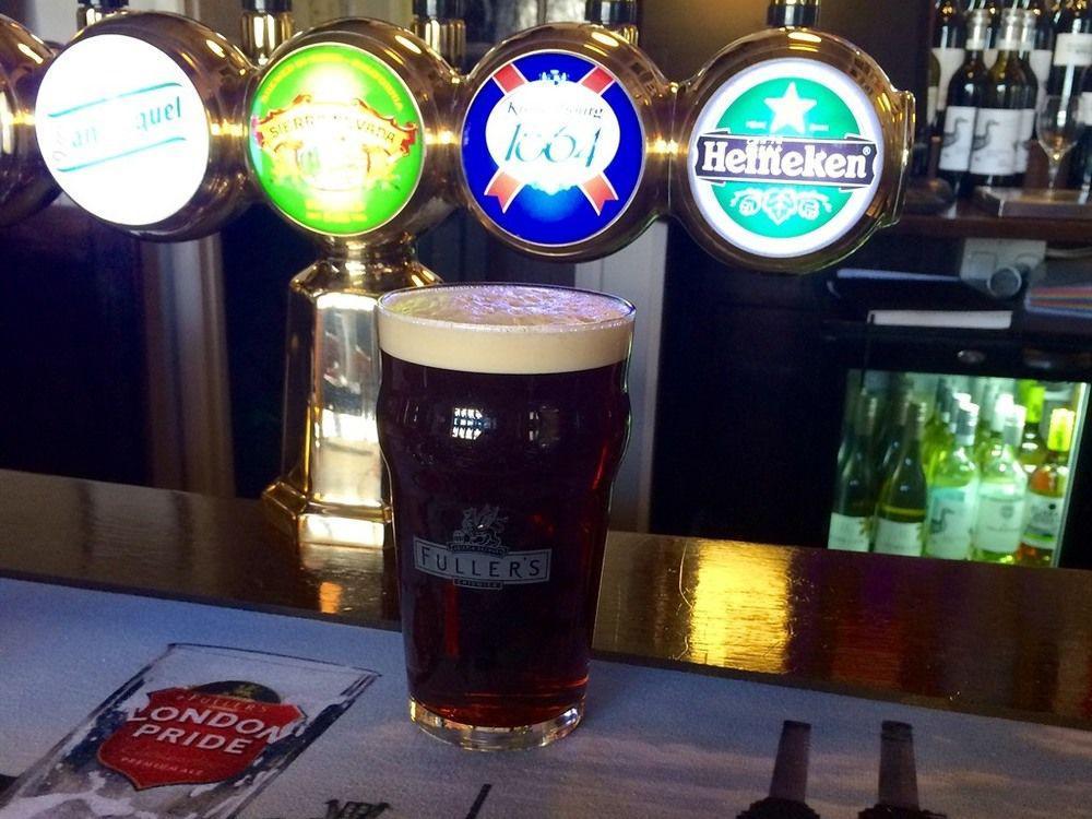 The Swan Inn Pub ايزلورث المظهر الخارجي الصورة